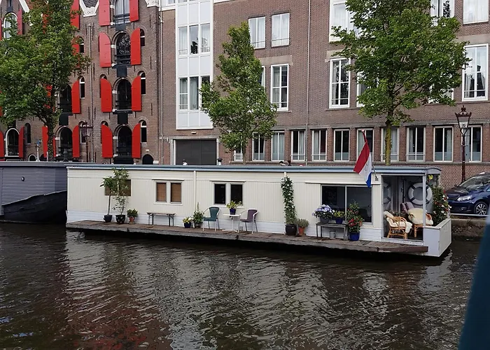 Pantheos Top Houseboat